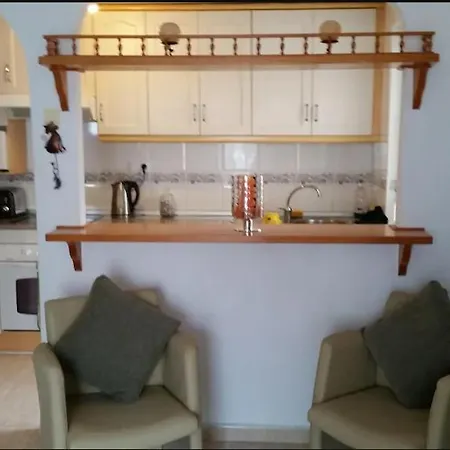 Inviting 2-Bed Apartment 5 Minutes To The Beach Punta Prima  Exterior photo