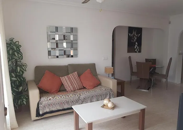 Inviting 2-Bed Apartment 5 Minutes To The Beach