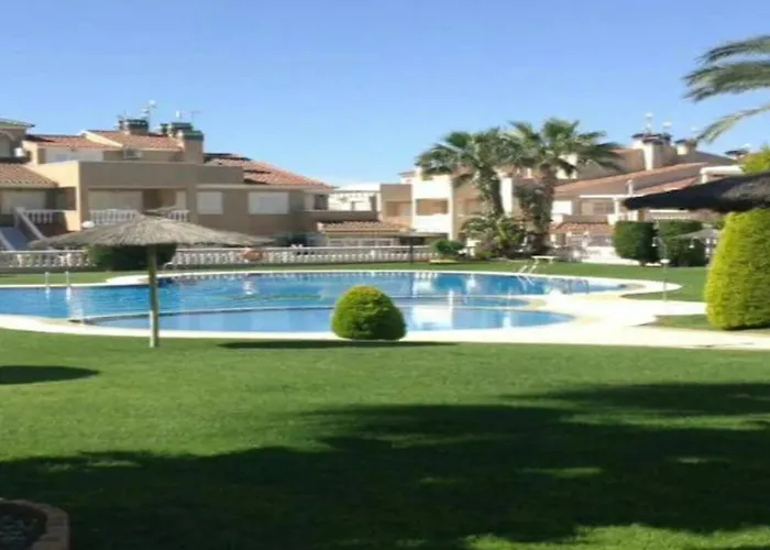 Inviting 2-Bed Apartment 5 Minutes To The Beach