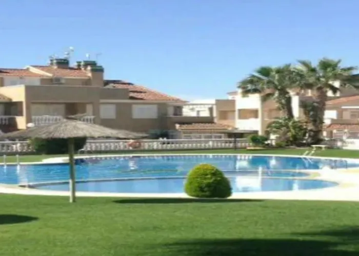Inviting 2-Bed Apartment 5 Minutes To The Beach