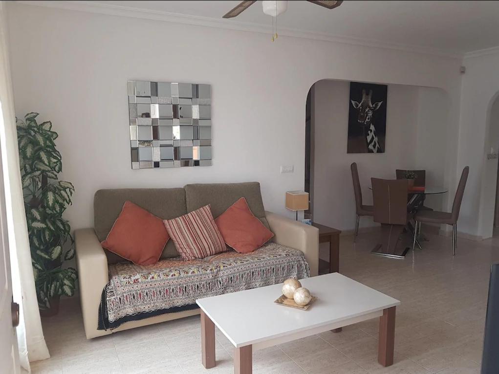 Apartment Inviting 2-bed 5 Minutes To The