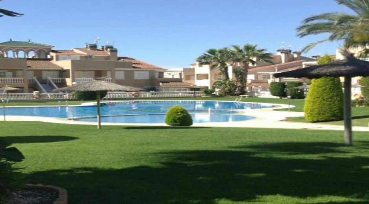 Apartment Inviting 2-bed 5 Minutes To The Punta Prima (Alicante)